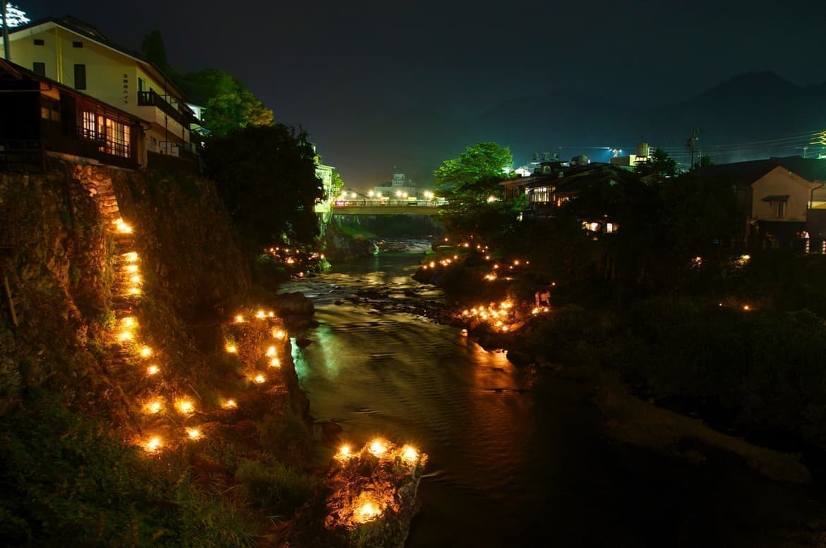 徹夜踊りの吉田川の夜景